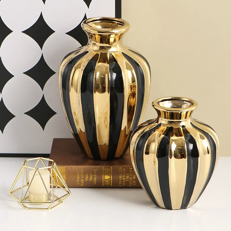 weisse Keramikvase im eleganten Stil für Wohnzimmer