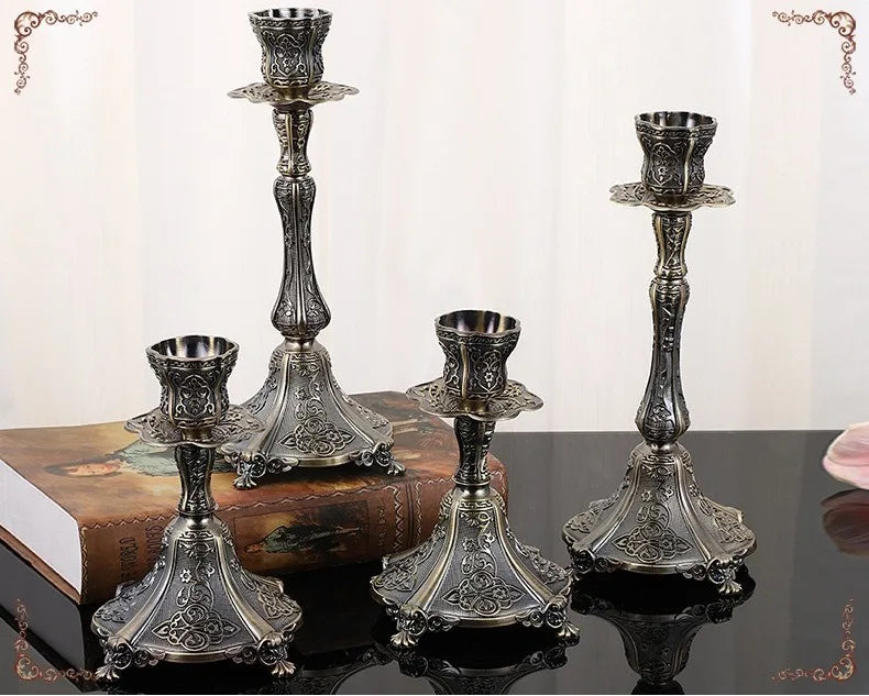 Metall-Kerzenhalter – Nordisch Elegant – Schwarz & Gold Design