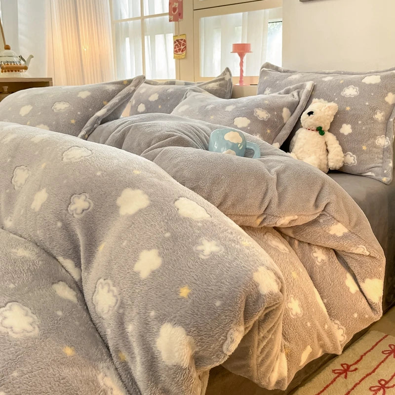 Milchvelours Bettbezug in Weiss mit floralem Muster, Grösse King 220x240 cm