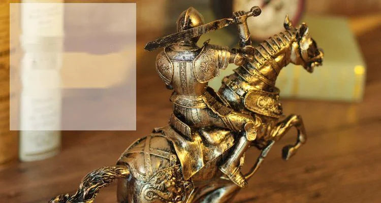 Mittelalterliche Ritterstatue – Harzskulptur 27x27x8cm