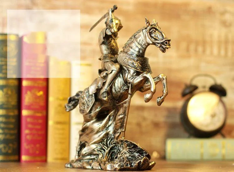 Mittelalterliche Ritterstatue – Harzskulptur 27x27x8cm