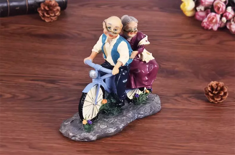 Moderne Resin-Statue – Grosseltern Edition