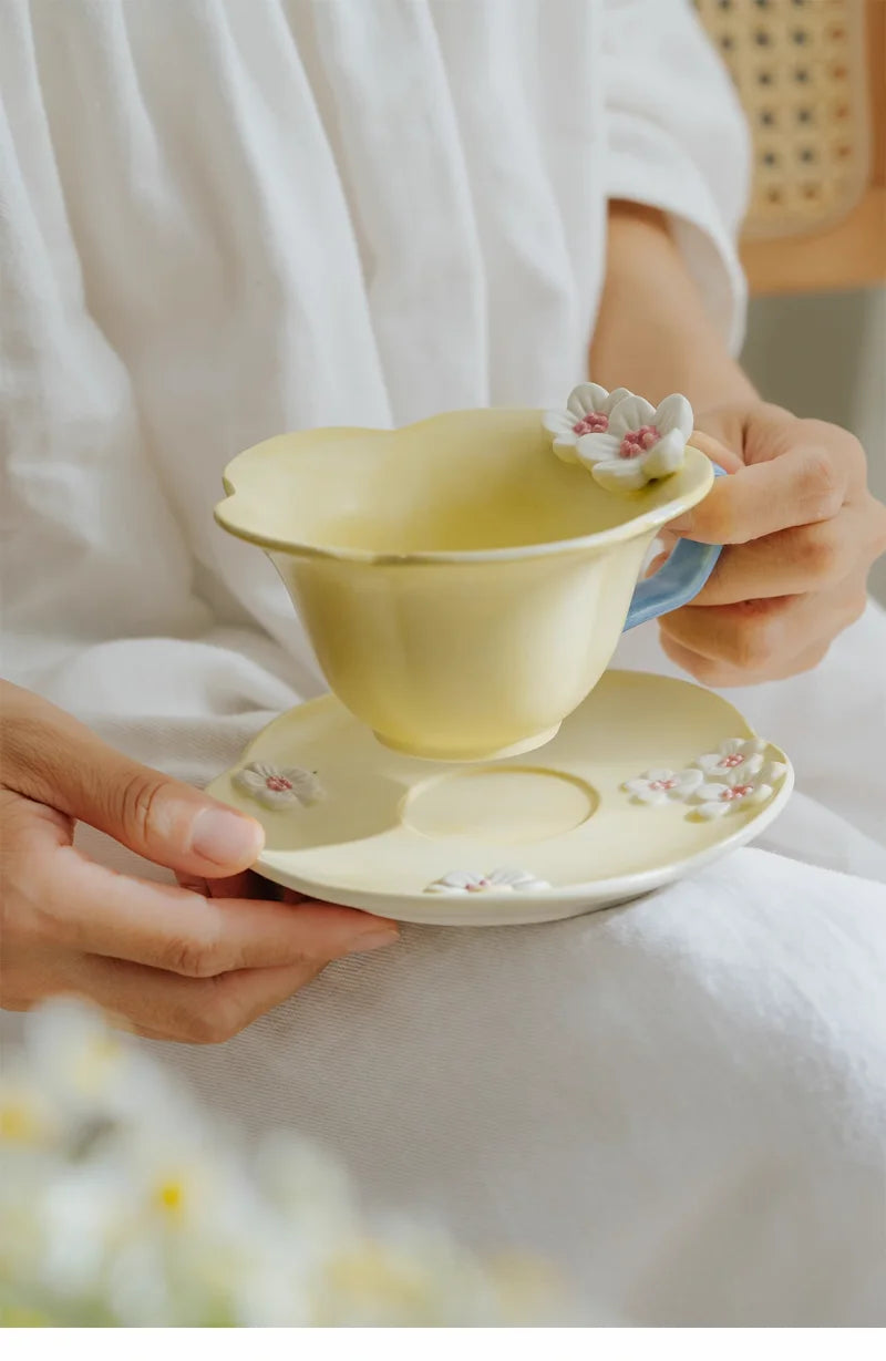 Nordische Keramik-Kaffeetasse – Handgefertigt, Bürostil