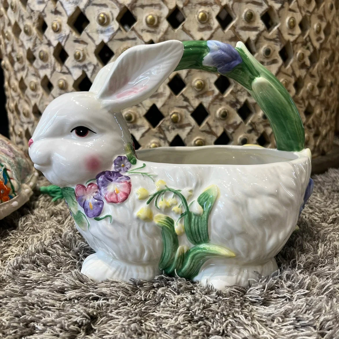 Nordischer Hasen-Ornament - Keramikdesign fürs Wohnzimmer