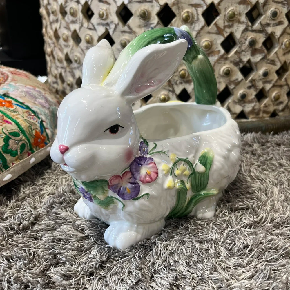 Nordischer Hasen-Ornament - Keramikdesign fürs Wohnzimmer