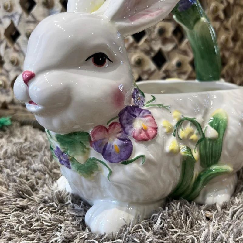 Nordischer Hasen-Ornament - Keramikdesign fürs Wohnzimmer