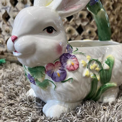 Nordischer Hasen-Ornament - Keramikdesign fürs Wohnzimmer