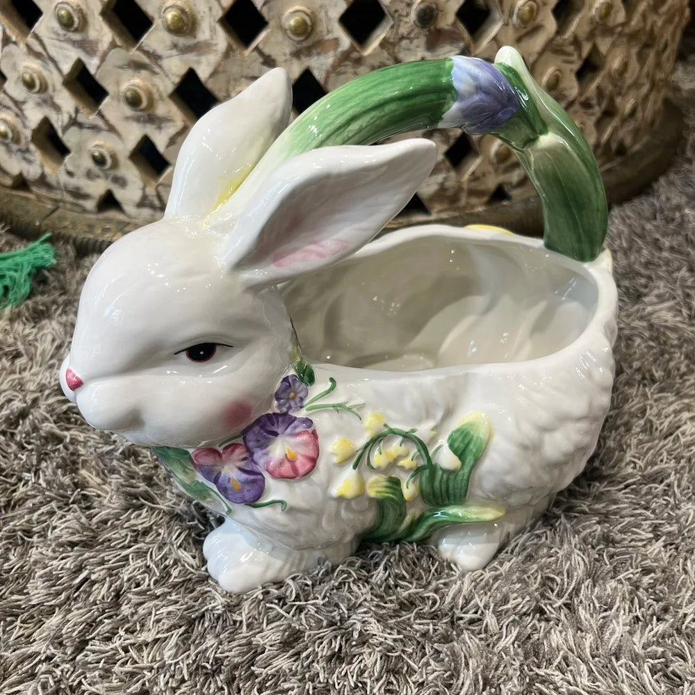 Nordischer Hasen-Ornament - Keramikdesign fürs Wohnzimmer