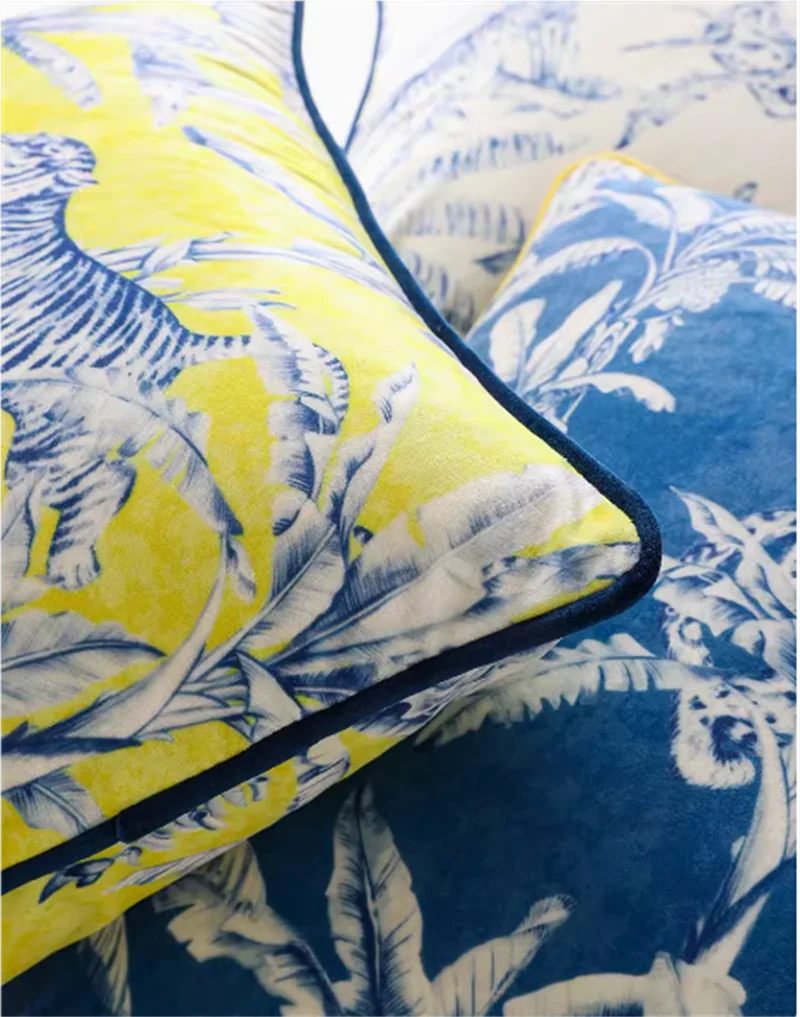 orientalischer samt kissenbezug mit tiermotiv in der farbe weiss, grössse 50x50 cm