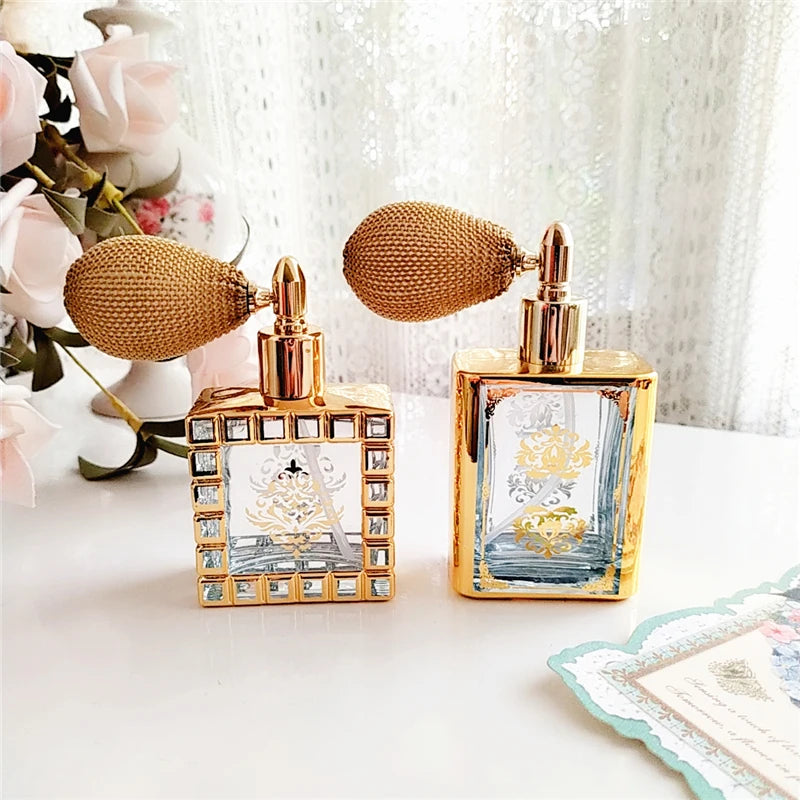 Goldplattierter Parfumflakon aus Kristallglas, französisches Design