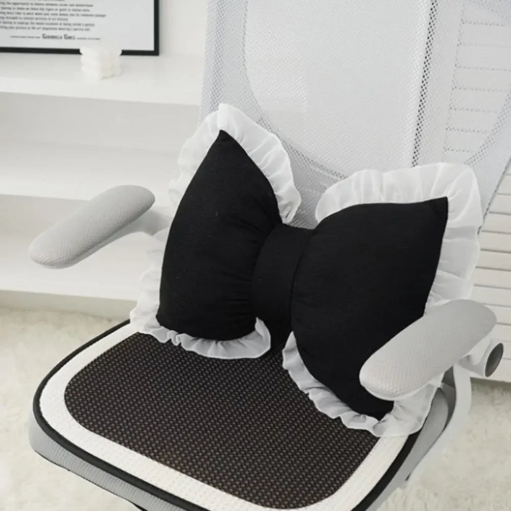 Plüsch Schleifen-Kissen – Romantische Spitze – 40x32cm