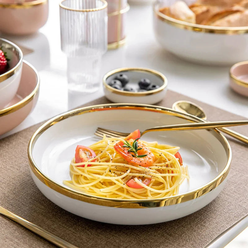 Weisses Porzellanteller-Set mit elegantem Goldrand in verschiedenen Grössen