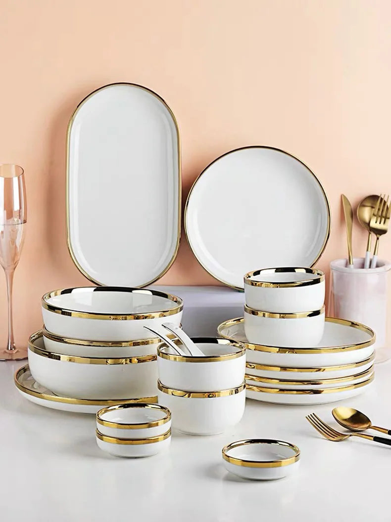 Elegantes Porzellanteller-Set aus Keramik in Weiss mit Goldrand dekoriert, umfasst verschiedene Setgrössen