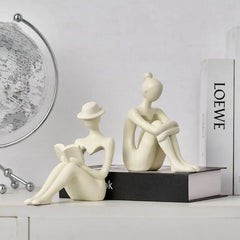 Abstrakte Resin Figur einer nachdenklichen Frau, Farbe: Read, im modernen Stil