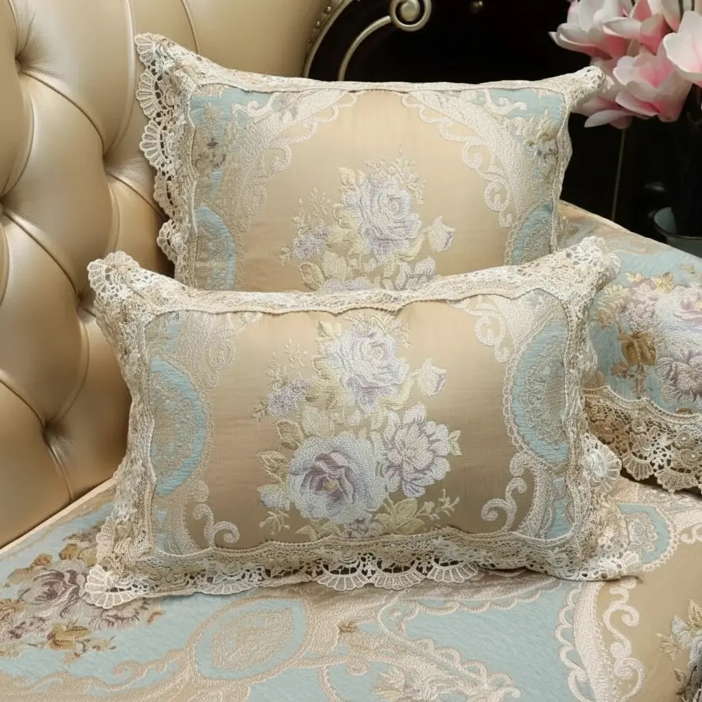 Romantische Spitzenkissenhülle floral 50x50 cm in golden beige