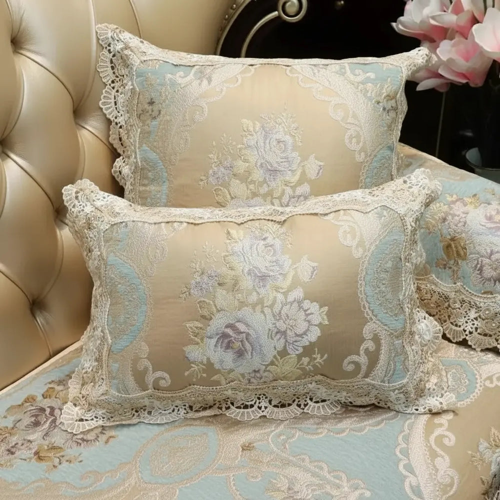 Romantische Spitzenkissenhülle floral 50x50 cm in golden beige