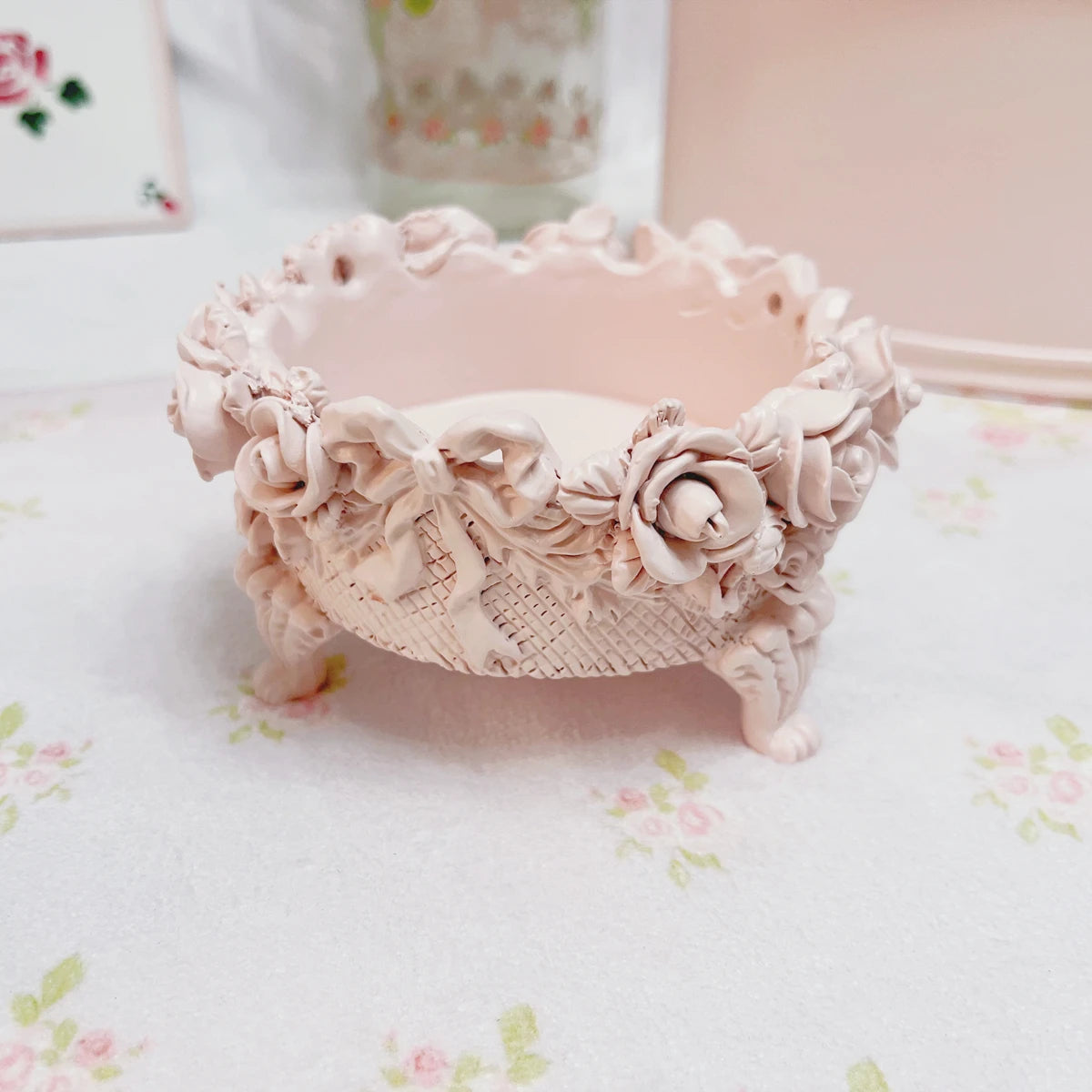 Rosa Kerzenhalter mit Schleife – Modernes Design – Wohnbereich