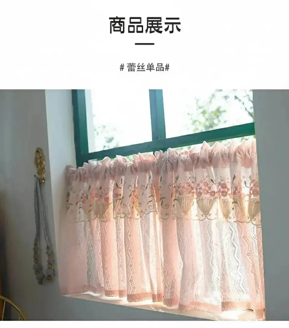 Rosa Spitzenvorhang – Landhausstil für Küchenfenster