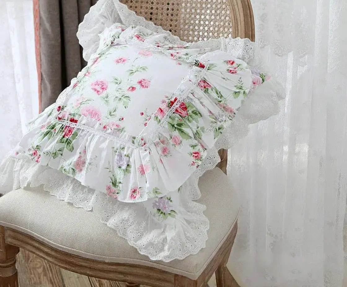 Floraler Kissenbezug mit Rüschendesign 50x50 cm aus 100% Baumwolle