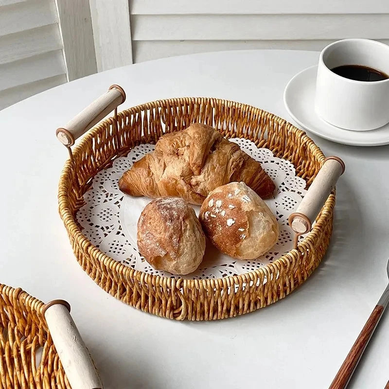 Runder Rattan Korb – Rustikales Design mit Holzgriff