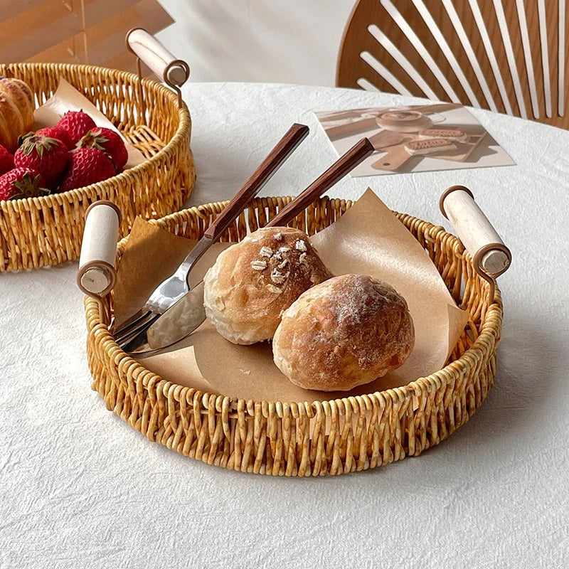 Runder Rattan Korb – Rustikales Design mit Holzgriff