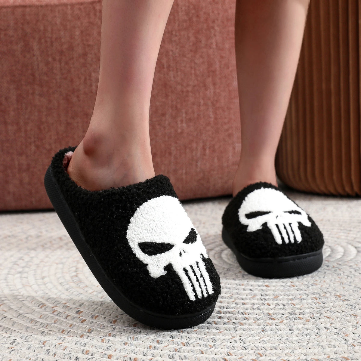 Punisher Skull Pantoffeln – Plüsch Bestickt – Innen
