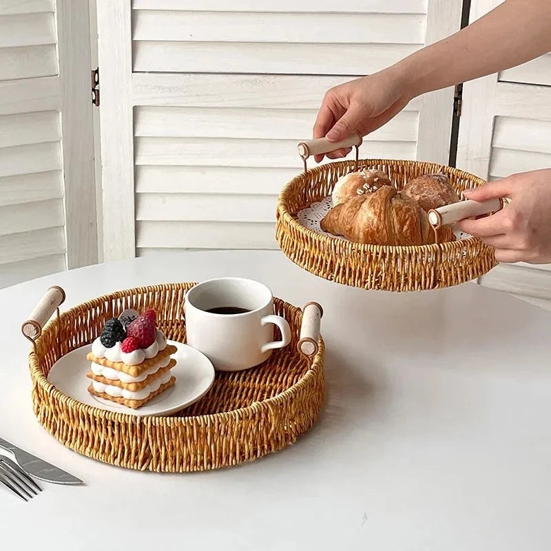 Runder Rattan Korb – Rustikales Design mit Holzgriff