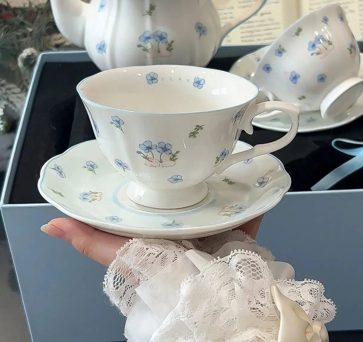 Tee-Set - Französisches Mädchen - Keramik für Nachmittagstee