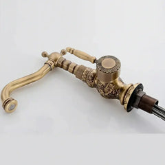 Luxus Waschtischarmatur – Antik Messing Design