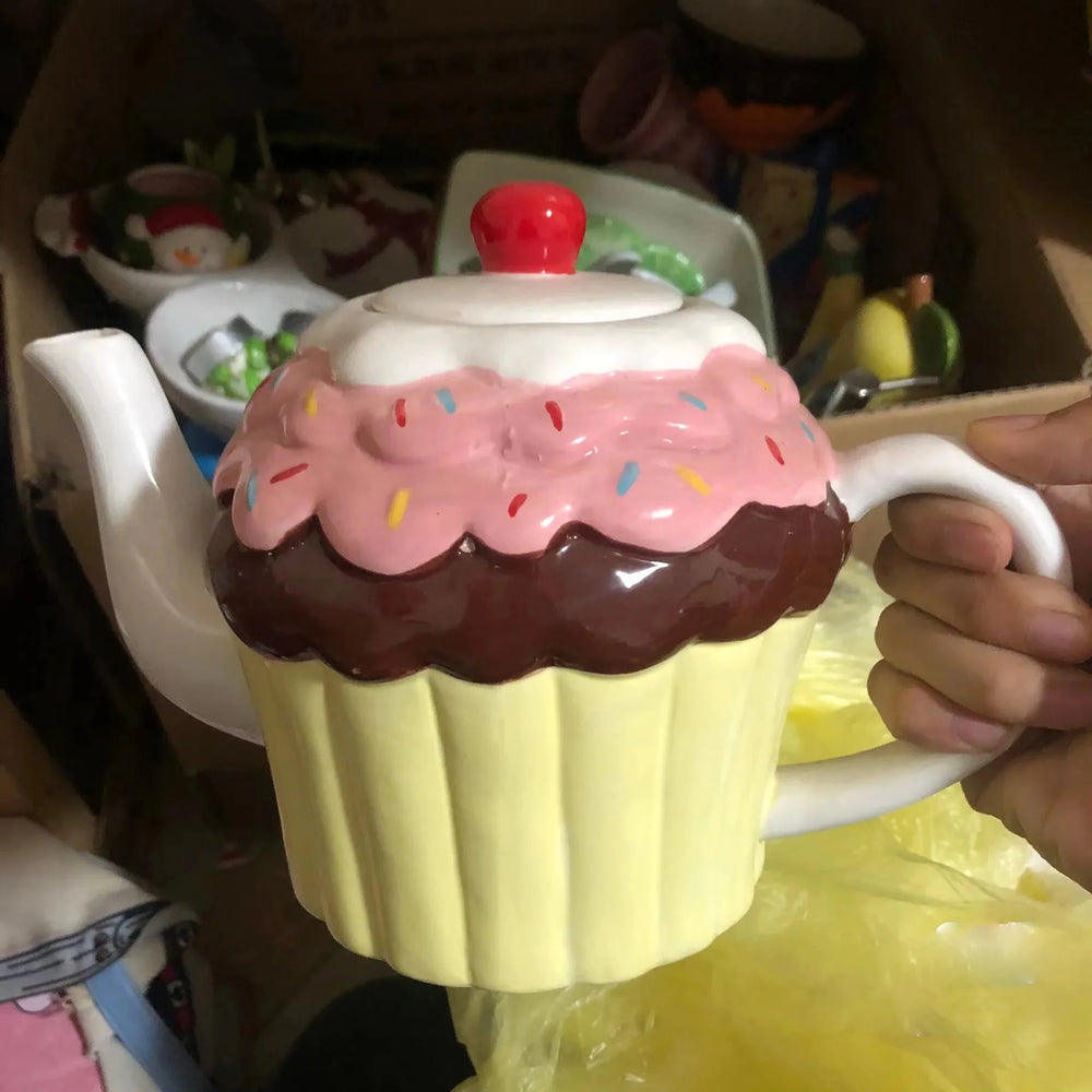 3D-Relief Keramikwaren in bunten Farbtönen und handgezeichnetem Design, mehrfarbig und aus Keramik