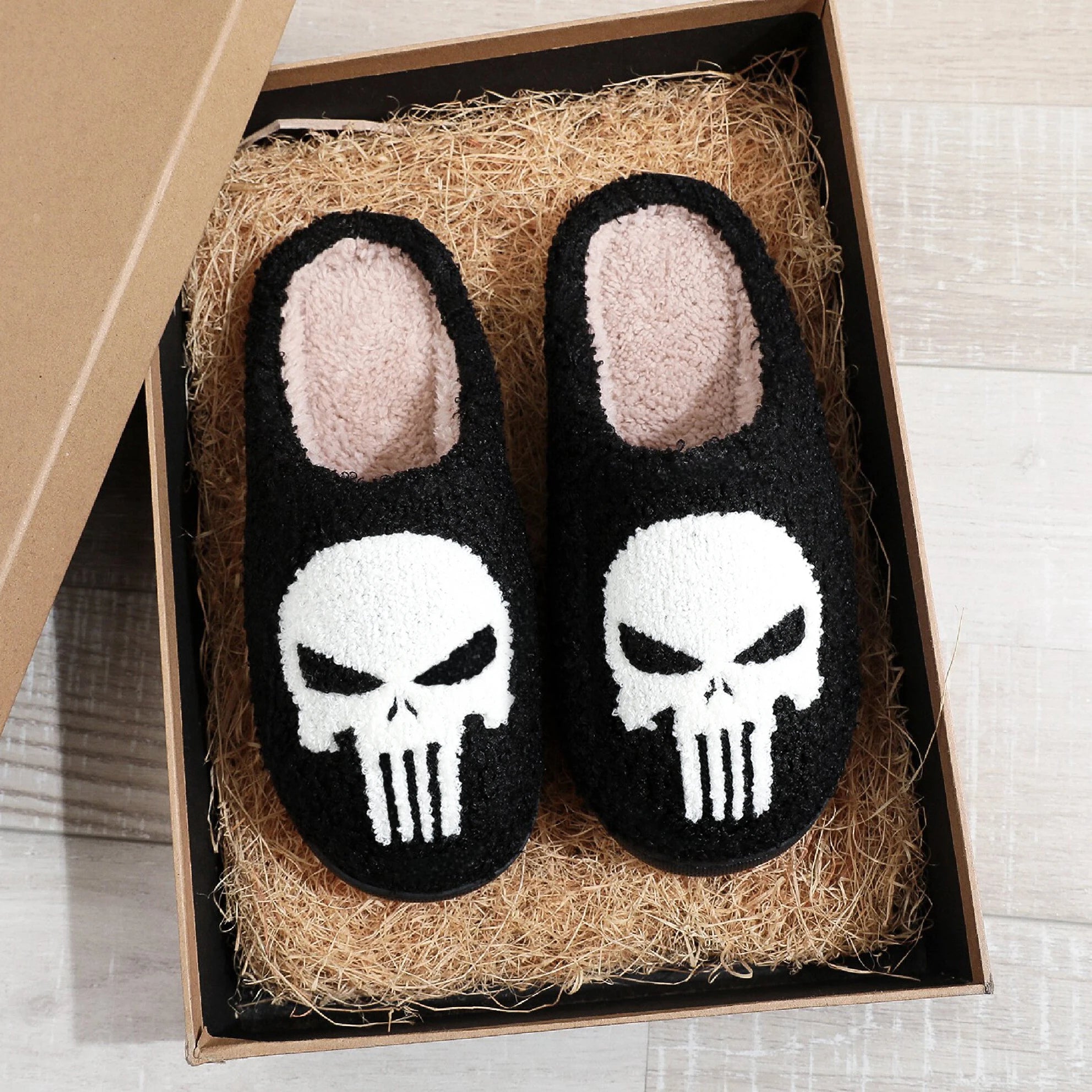 Punisher Skull Pantoffeln – Plüsch Bestickt – Innen