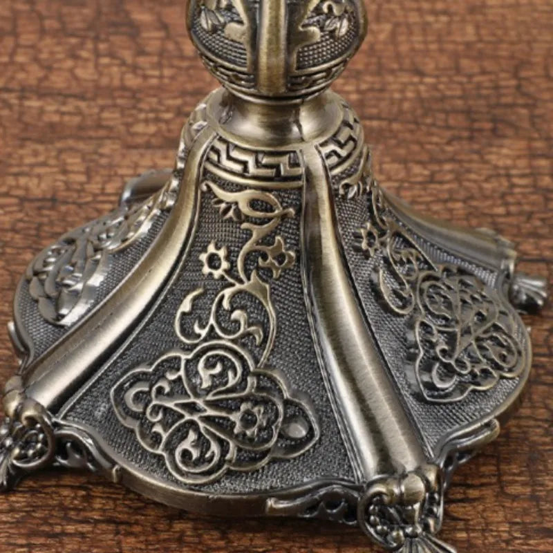 Metall-Kerzenhalter – Nordisch Elegant – Schwarz & Gold Design