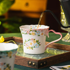 Keramiktasse – Exquisites Kamelien-Design 350ml