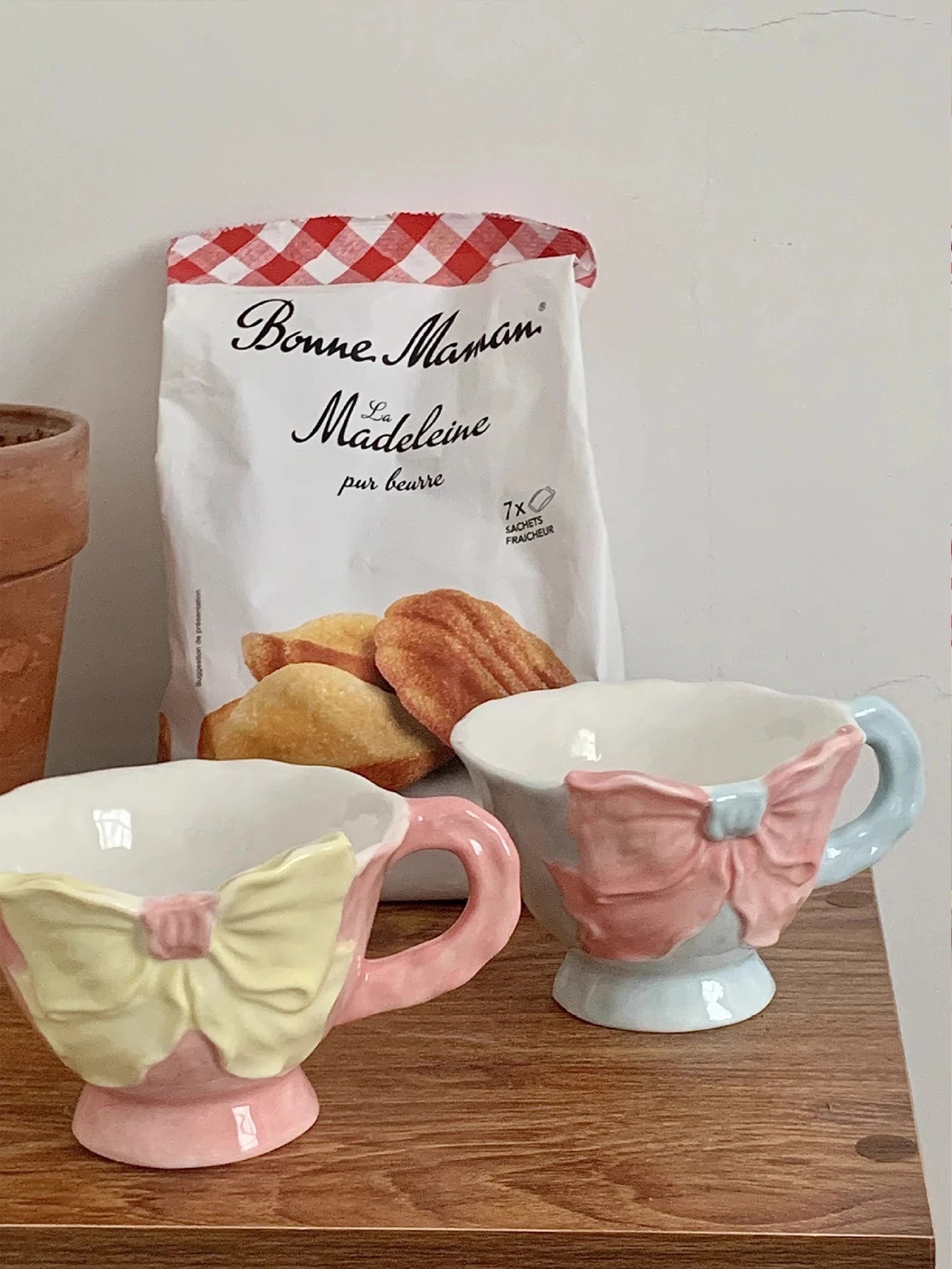 Keramik Kaffeetasse – Handbemaltes Schleifen-Design – 180ml