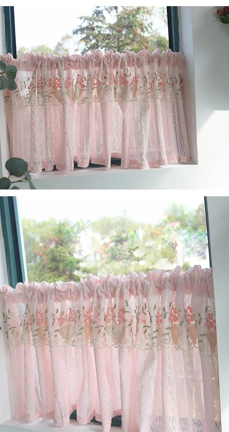 Rosa Spitzenvorhang – Landhausstil für Küchenfenster