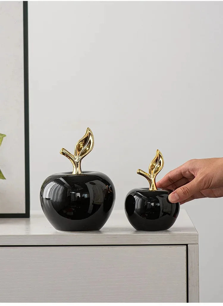 weisse keramik-apfelskulptur im modernen stil für zuhause