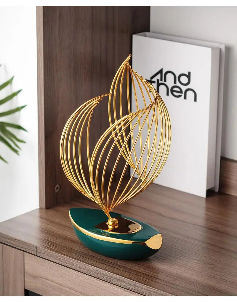 Abstrakte Skulptur aus Keramik und Metall, Farbe: Grün, modern und elegant, 29x17x9 cm