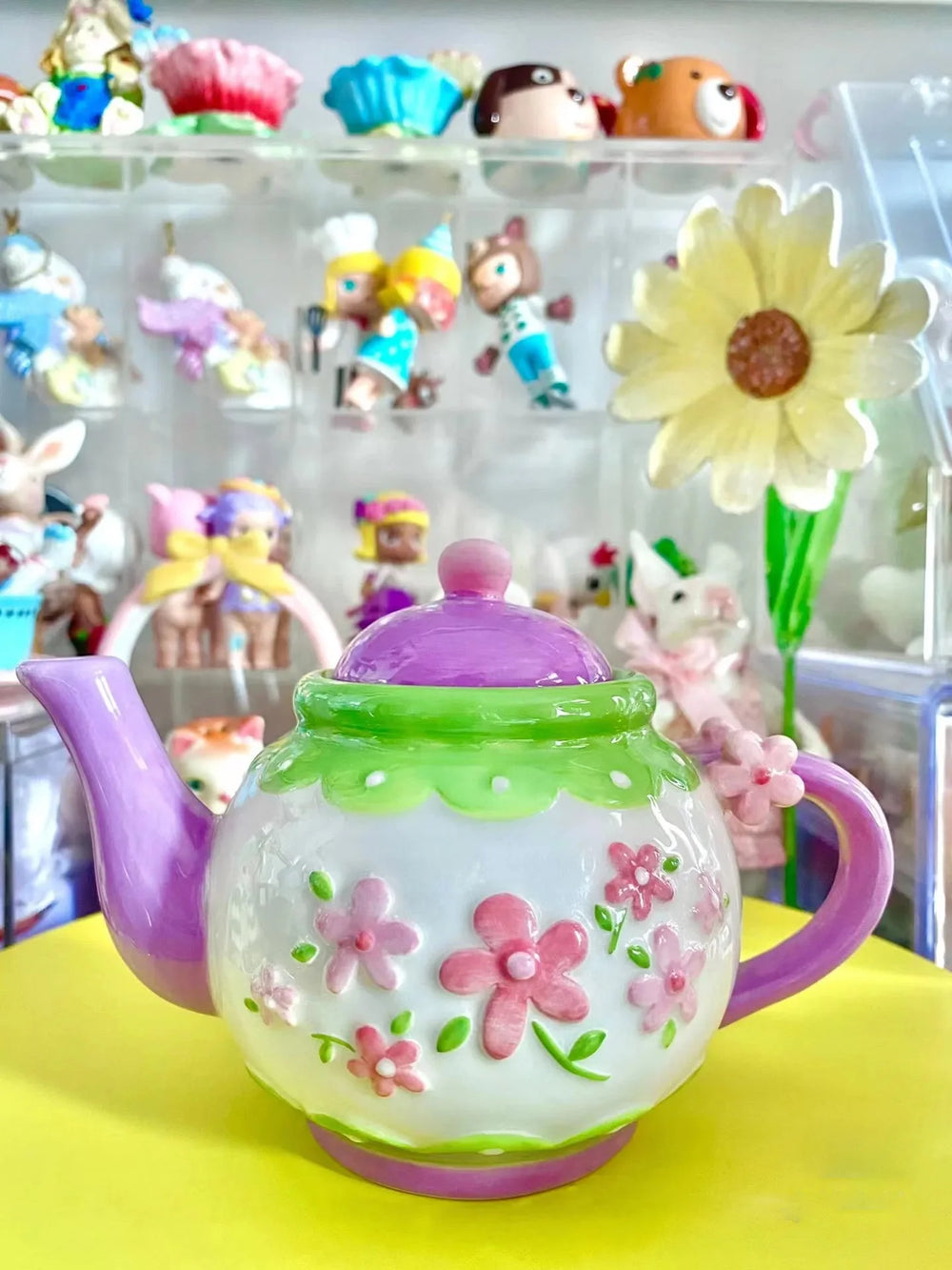 Bunte handgezeichnete Keramikteller und Tabletts für Küche, mehrfarbig mit 3D-Relief