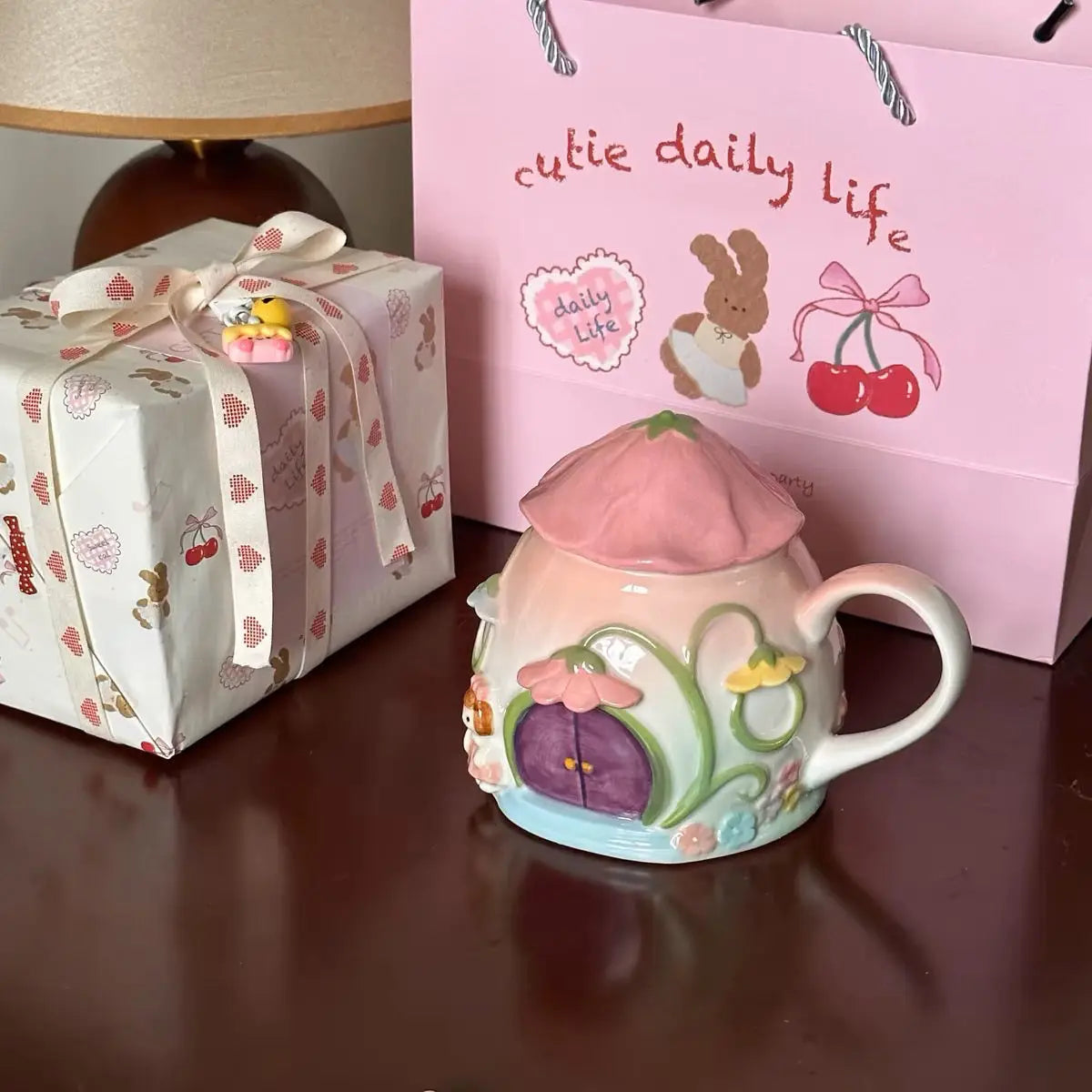 Niedliches Mädchen Keramiktasse – Handgemacht Bone China mit Deckel