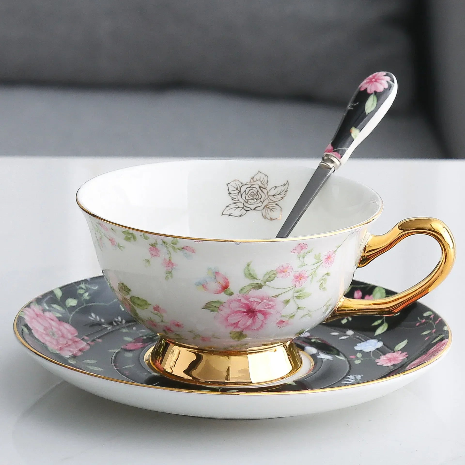 Teeset aus Bone China – Pastoralblume – Vielseitig