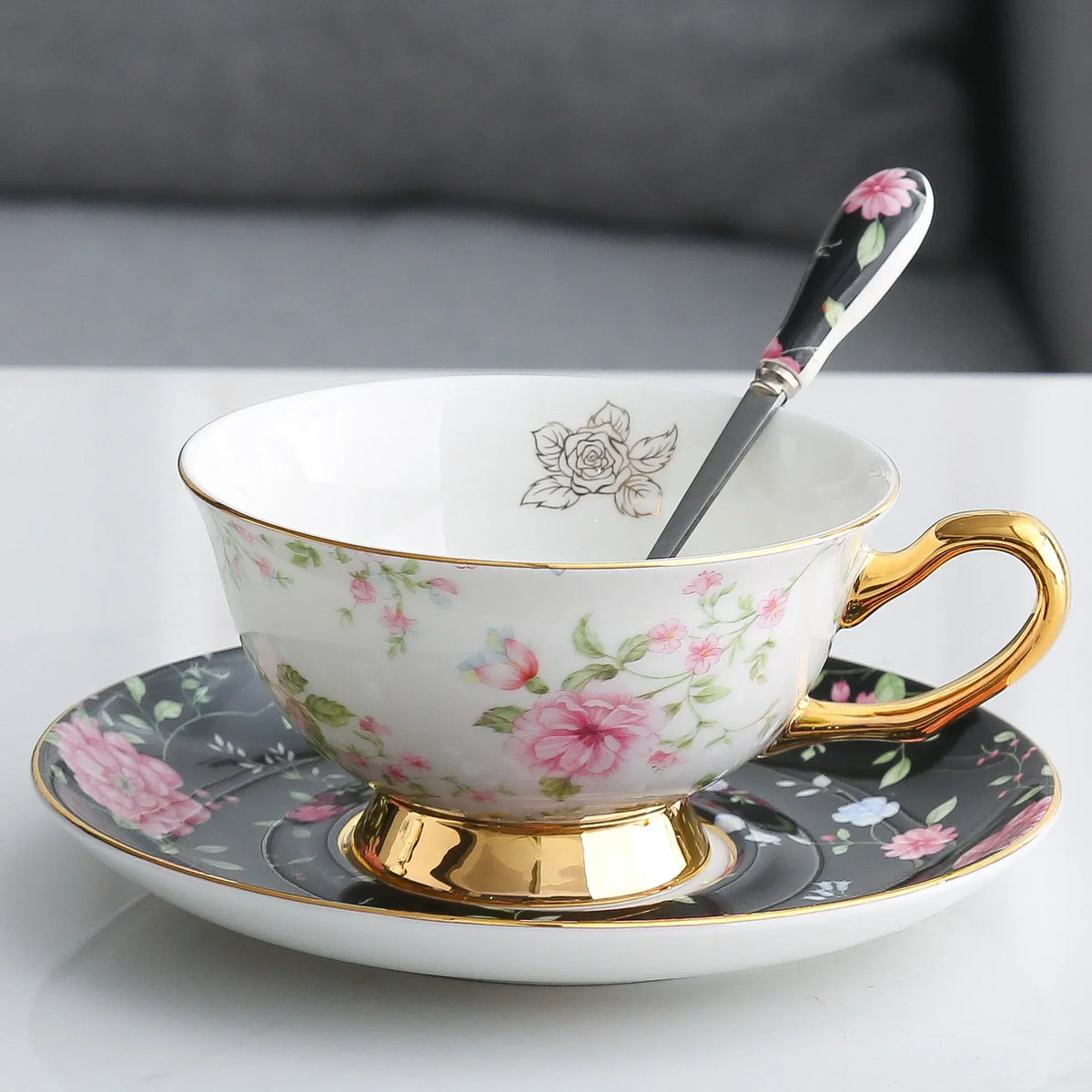 Teeset aus Bone China – Pastoralblume – Vielseitig