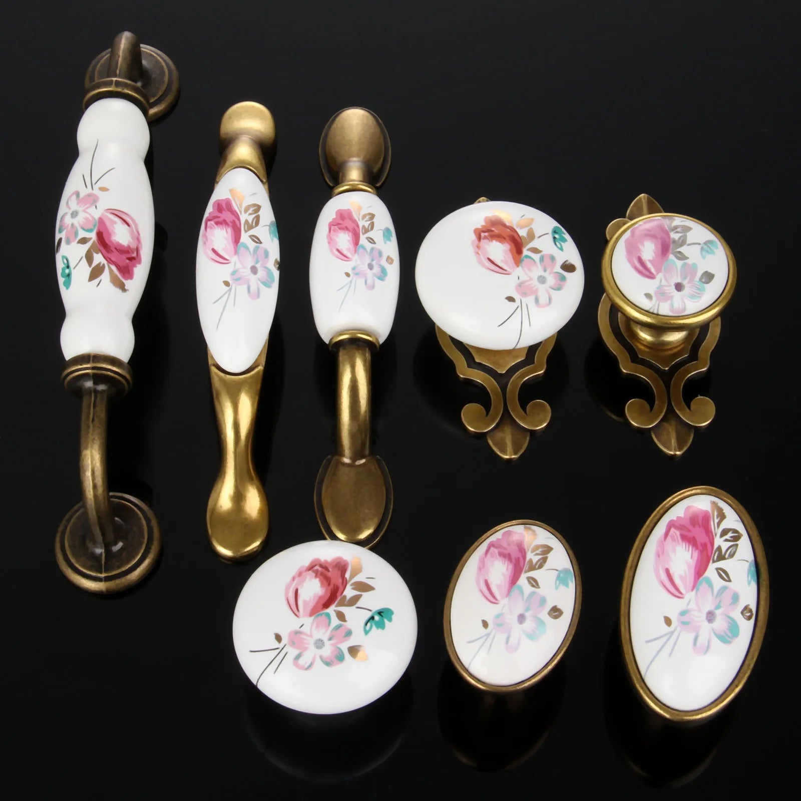 Vintage Keramik Möbelknöpfe – Blumenmuster für Schränke