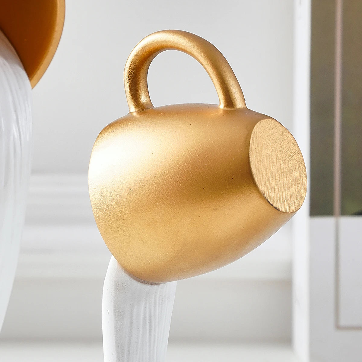 schwebende anti-schwerkraft kaffeetasse aus harz im modernen stil