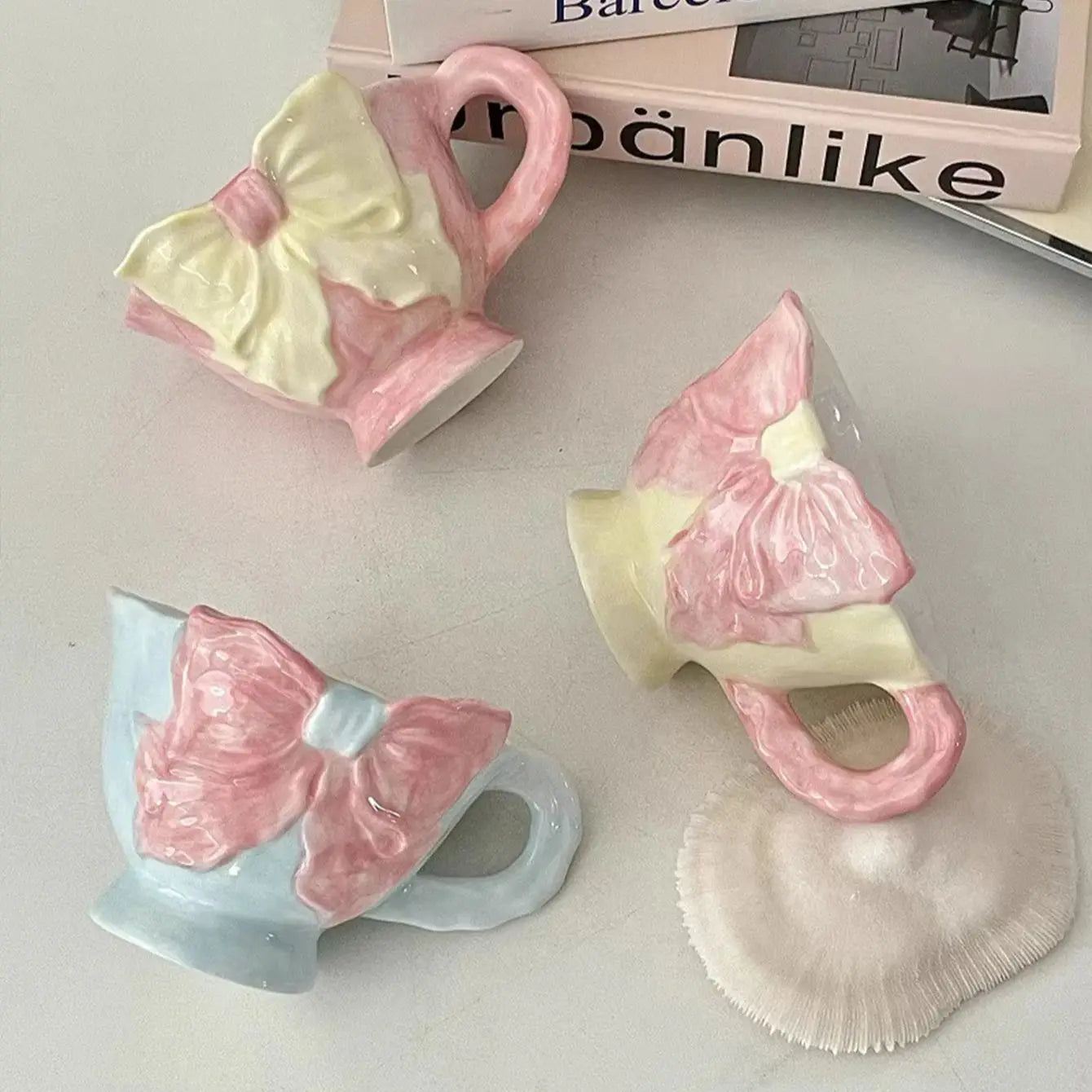 Keramik Kaffeetasse – Handbemaltes Schleifen-Design – 180ml