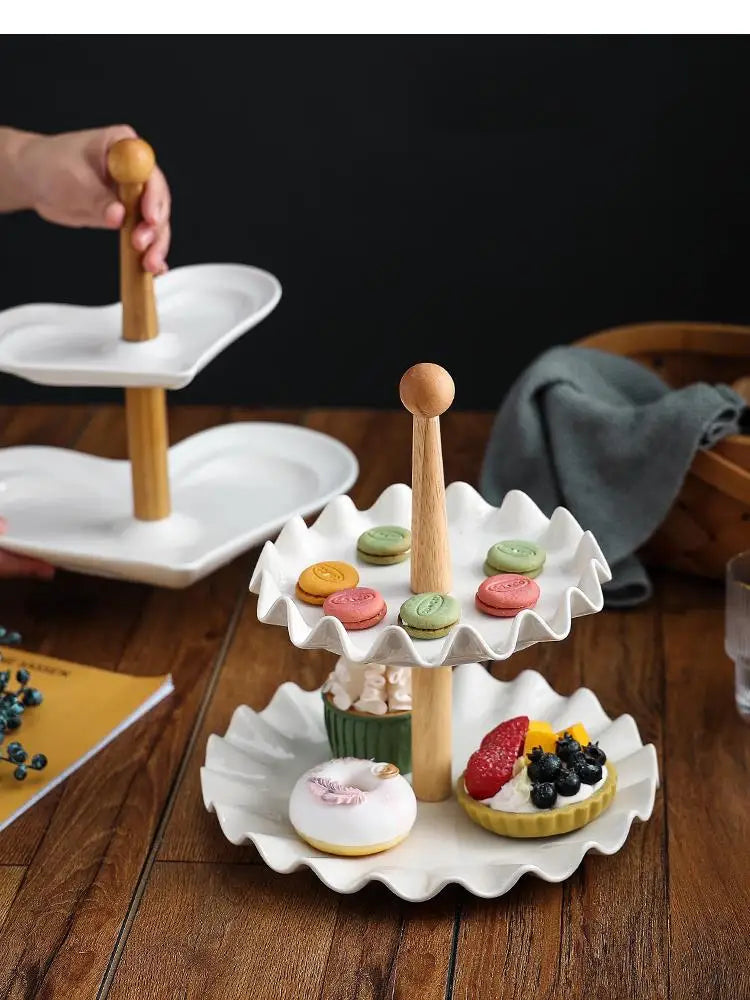 Keramikteller – Modernes Design mit Holzständer