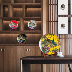 Keramikdeko-Teller in Weiss auf 26cm Drachenkopfregal im Boho Stil