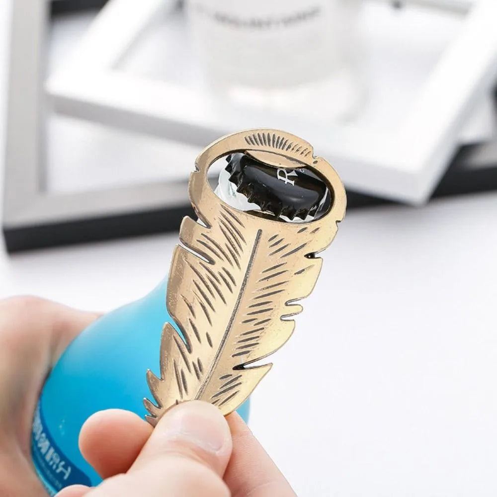 Goldener Flaschenöffner – Federdesign 10x4.2cm