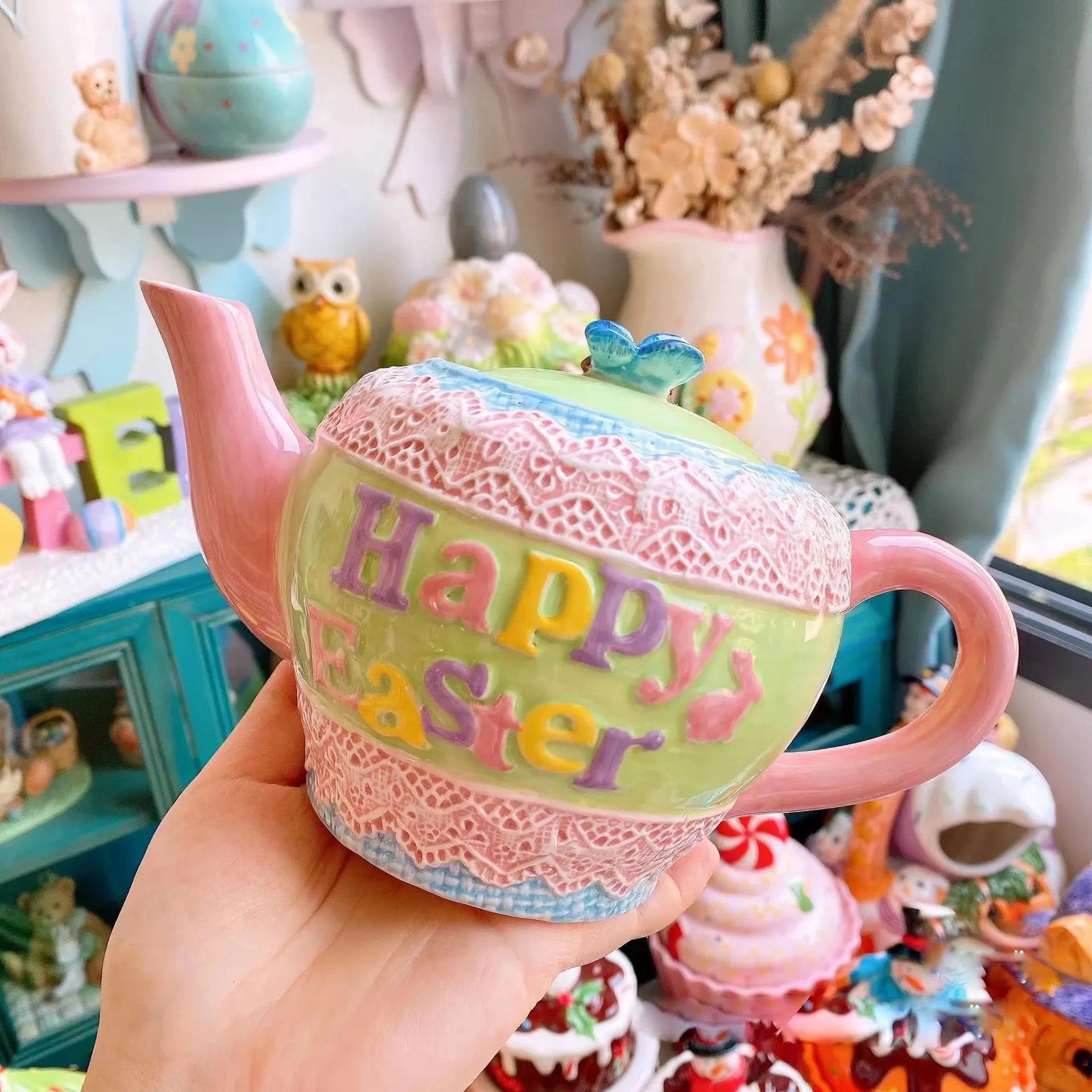 Buntes, handgezeichnetes Keramikgeschirr mit 3D-Relief, mehrfarbig