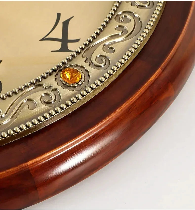 Luxus Gold Wanduhr – Nordisches Metalldesign – 32CM