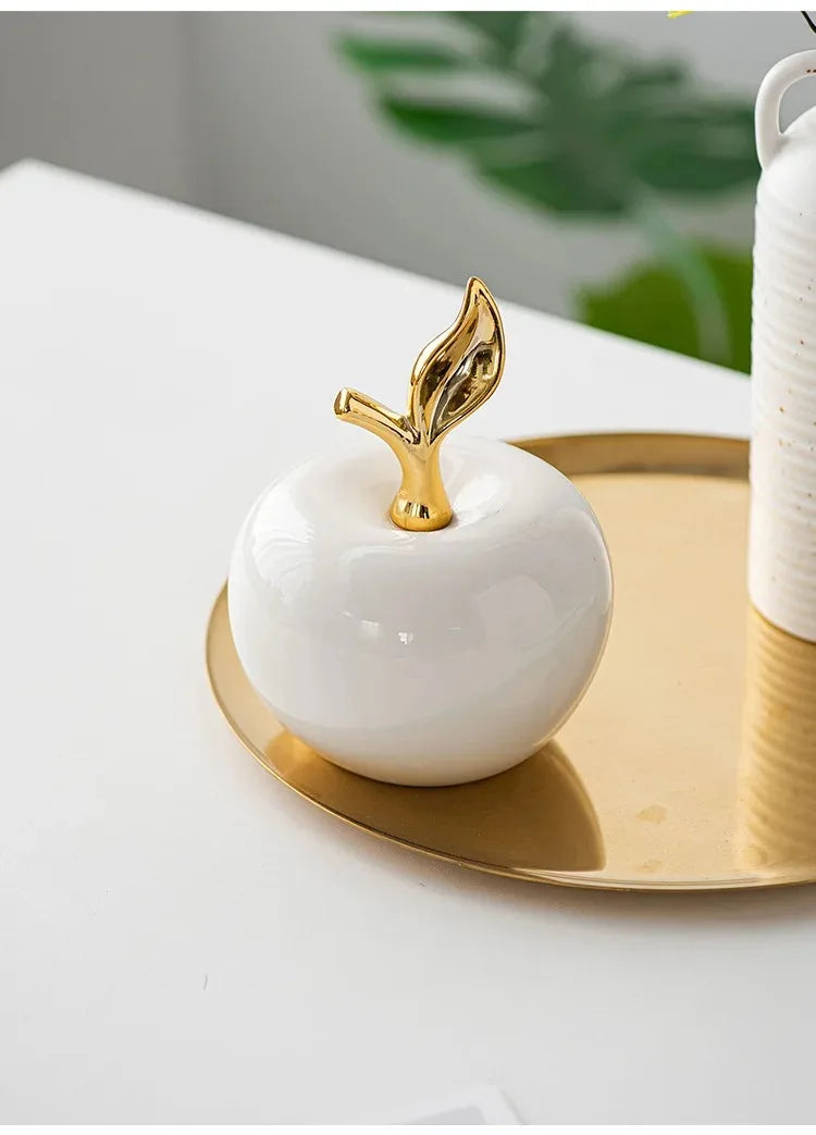 Weisse Keramik-Apfelskulptur im modernen Stil für Zuhause
